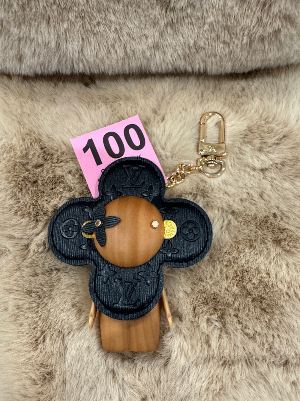 Black and tan key chain #100